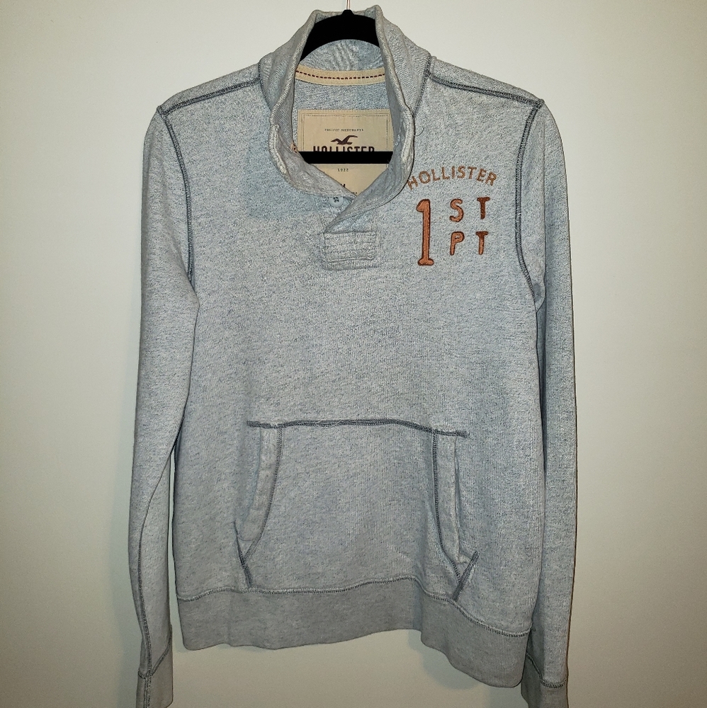HOLLISTER Vintage Sweatshirt.   Mens size Med.   Womans size Large.